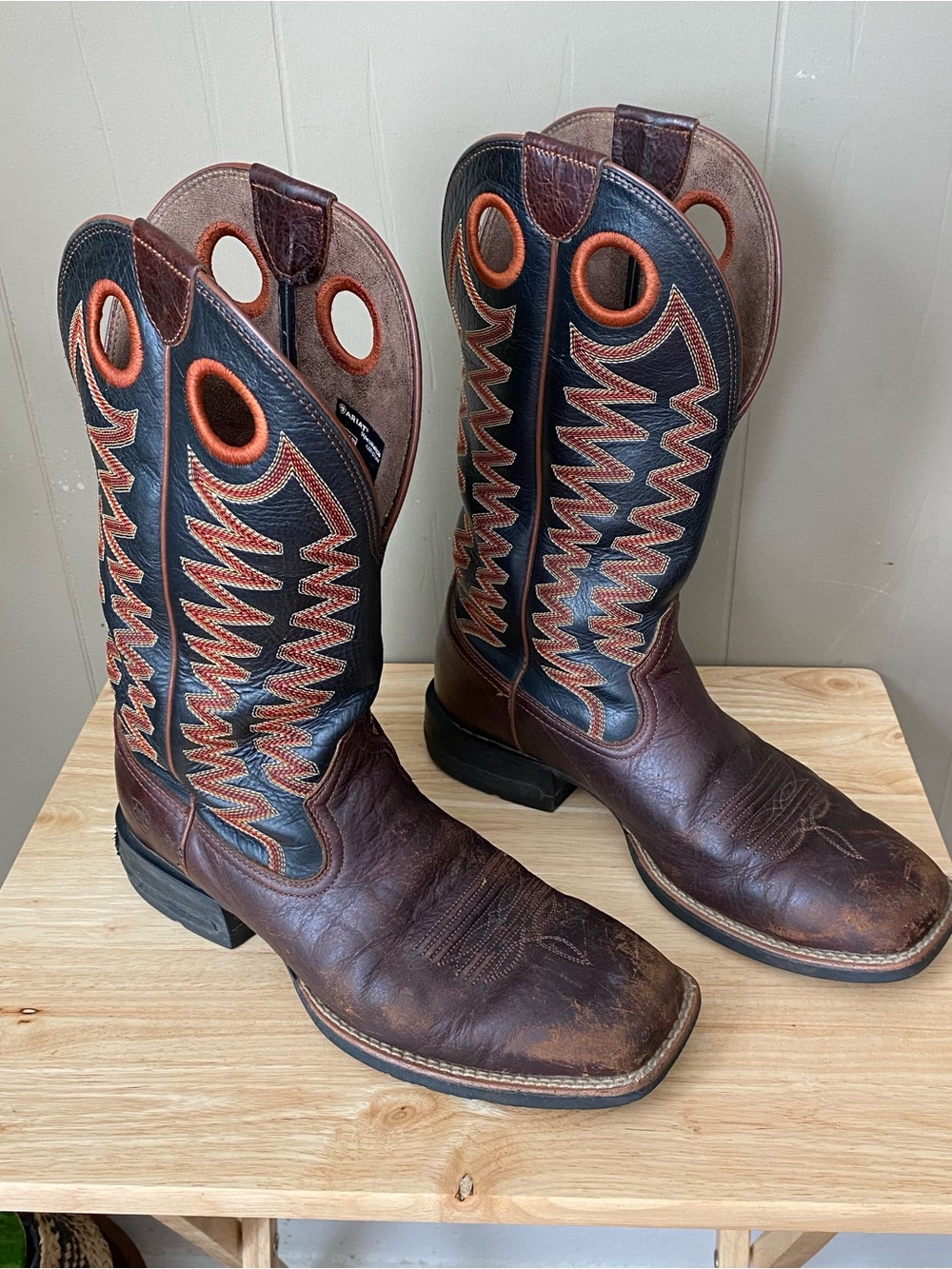 Ariat Men's Sidepass Western Boots size 9